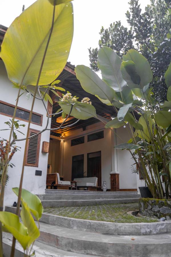 Adara Homestay Banyuwangi  Kültér fotó